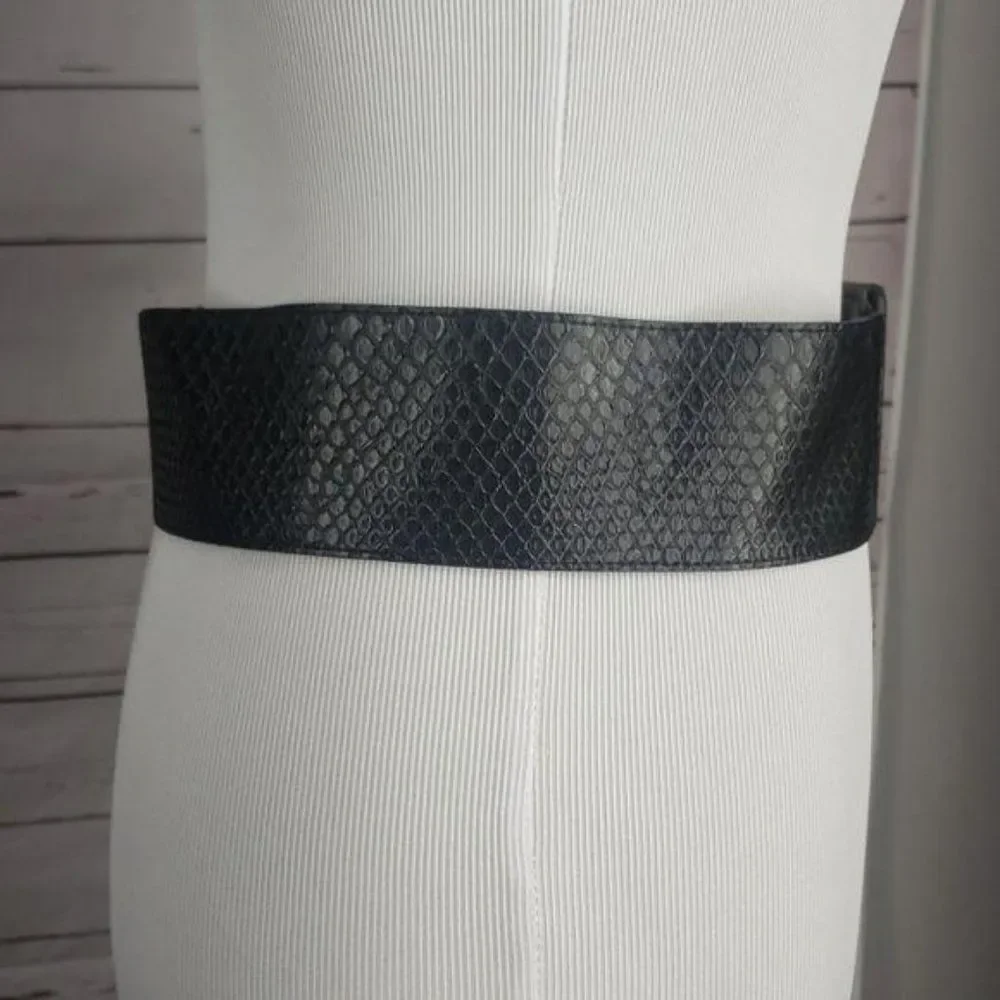 Vintage 80s Style Wide Black Waist‎  Hook Loop Belt